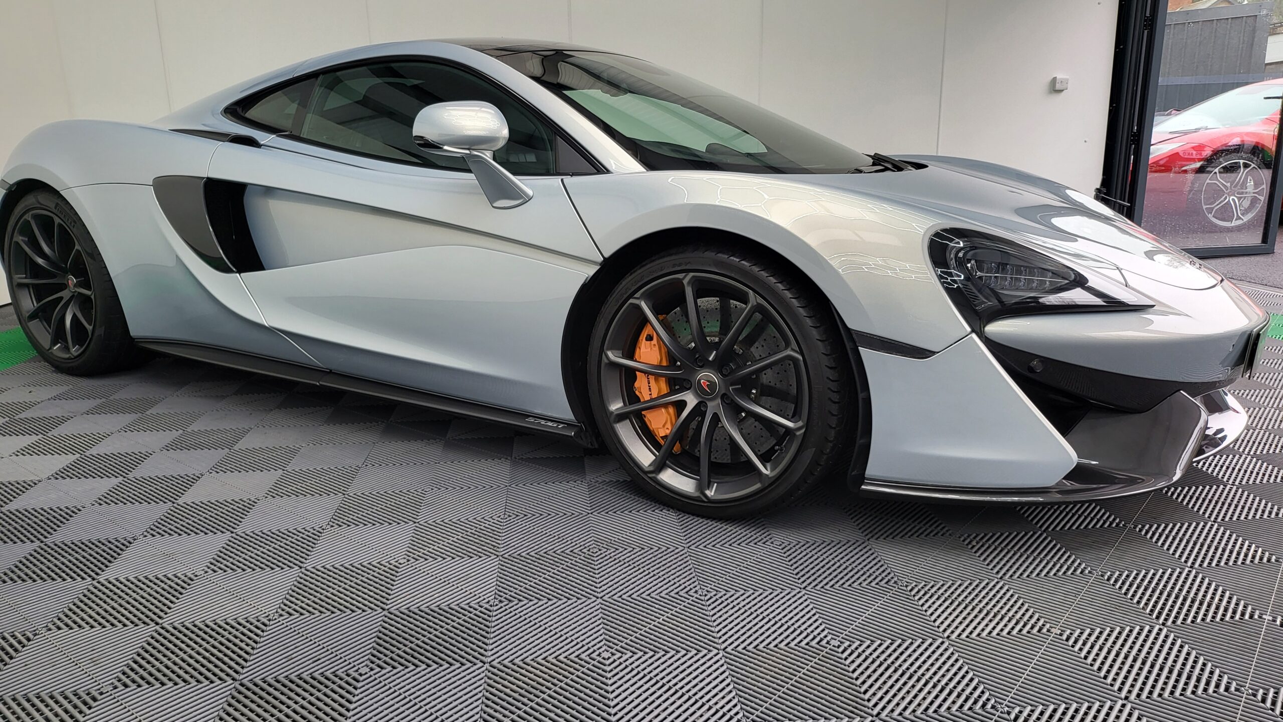 McLaren 570 GT
