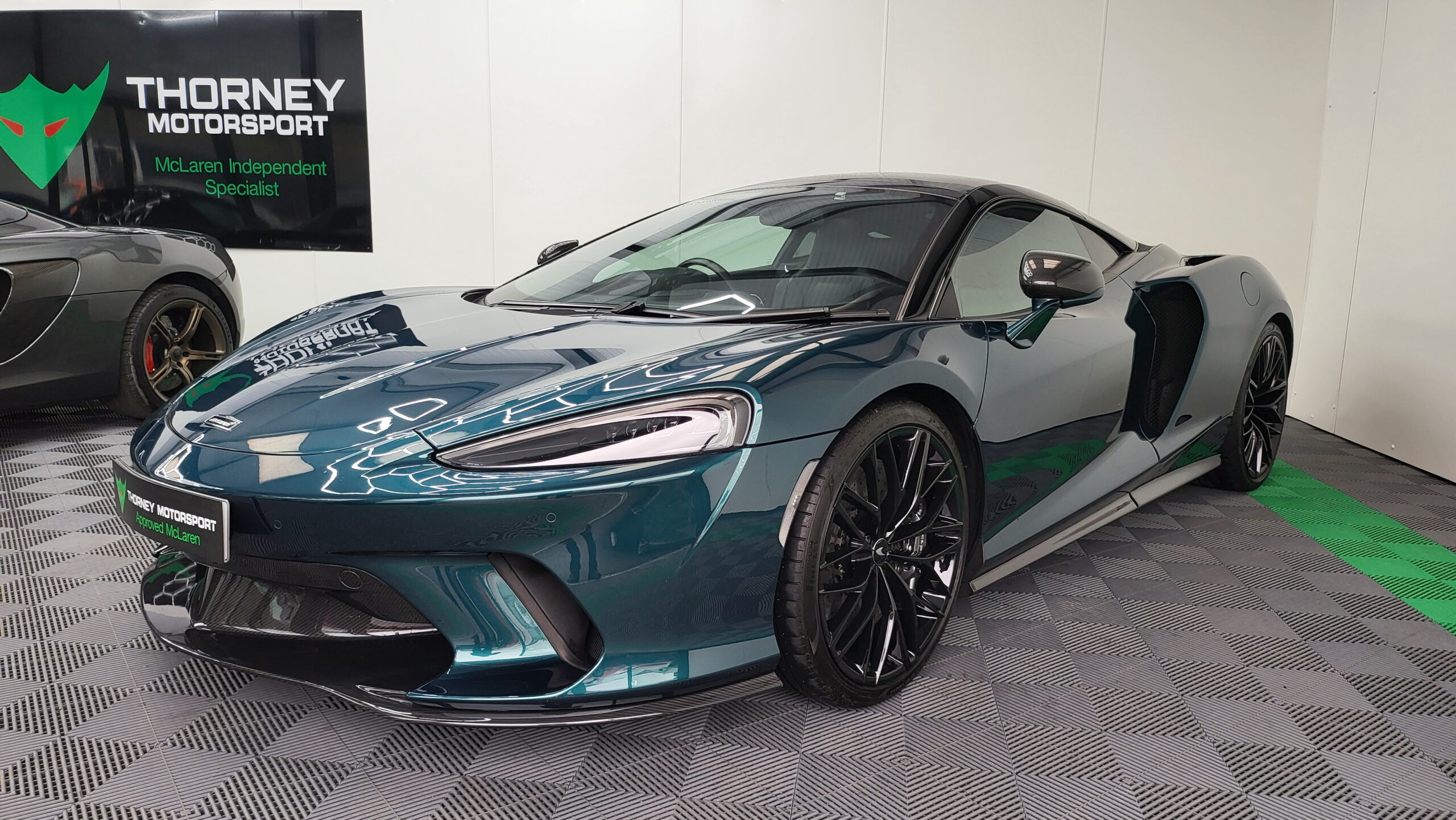 McLaren GT