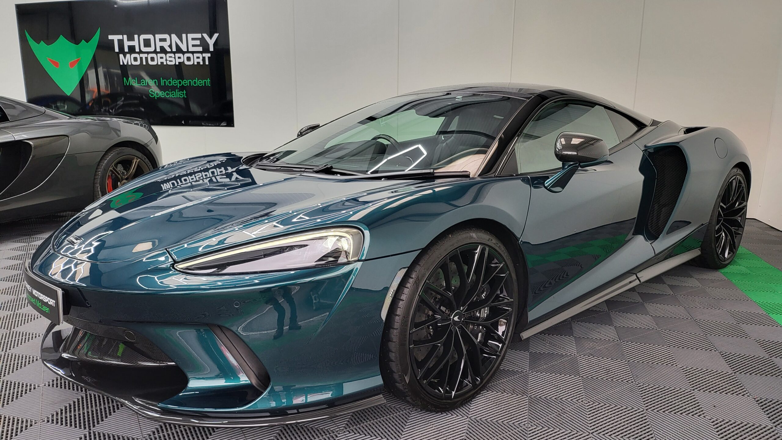 McLaren GT