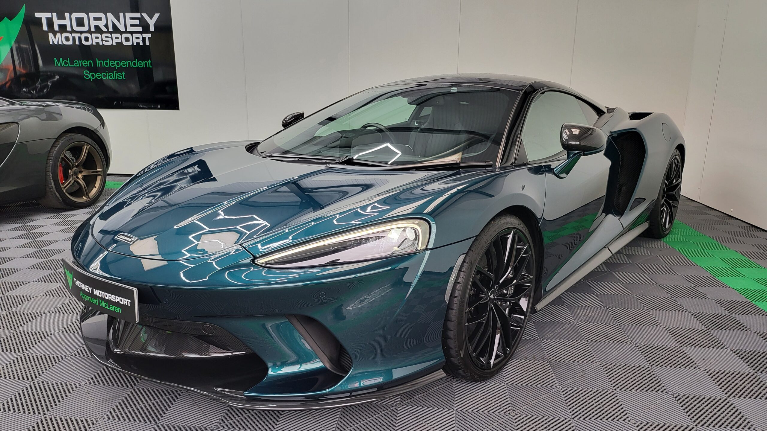 McLaren GT