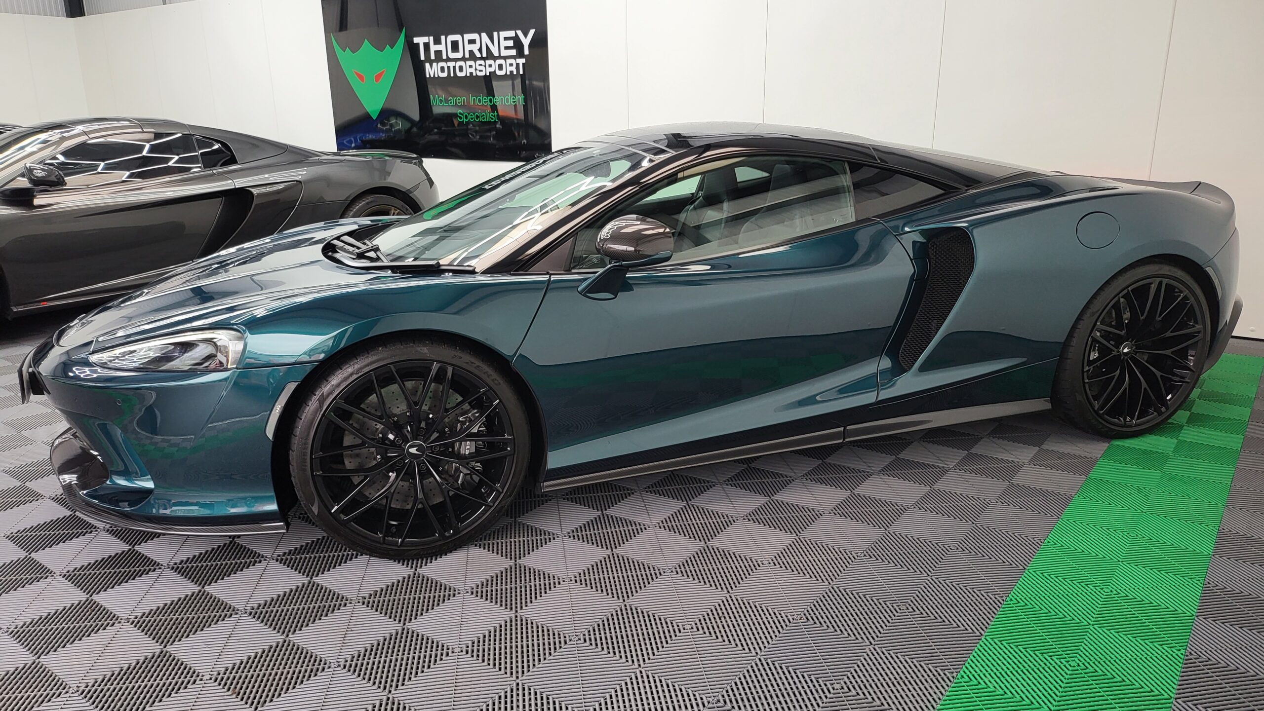 McLaren GT