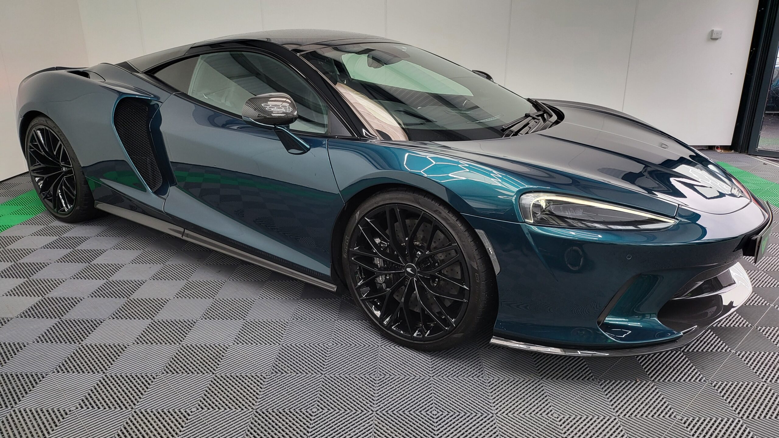 McLaren GT