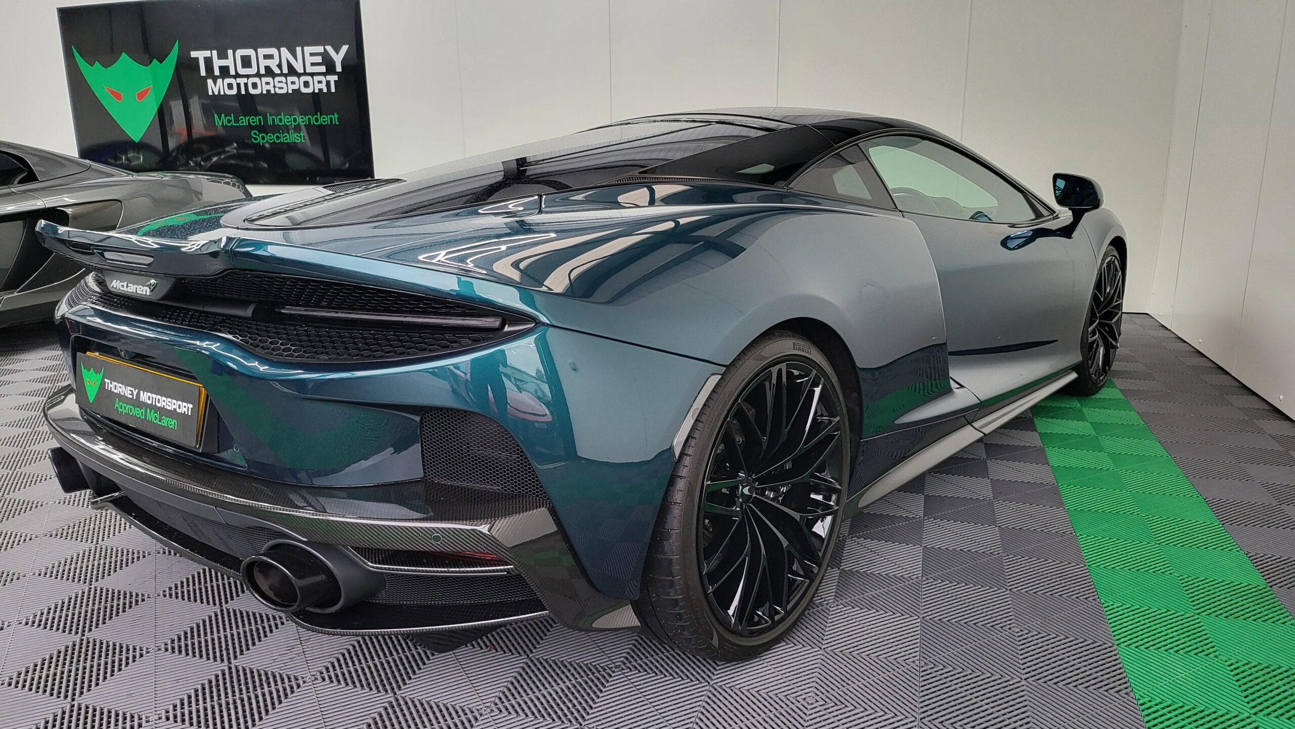 McLaren GT