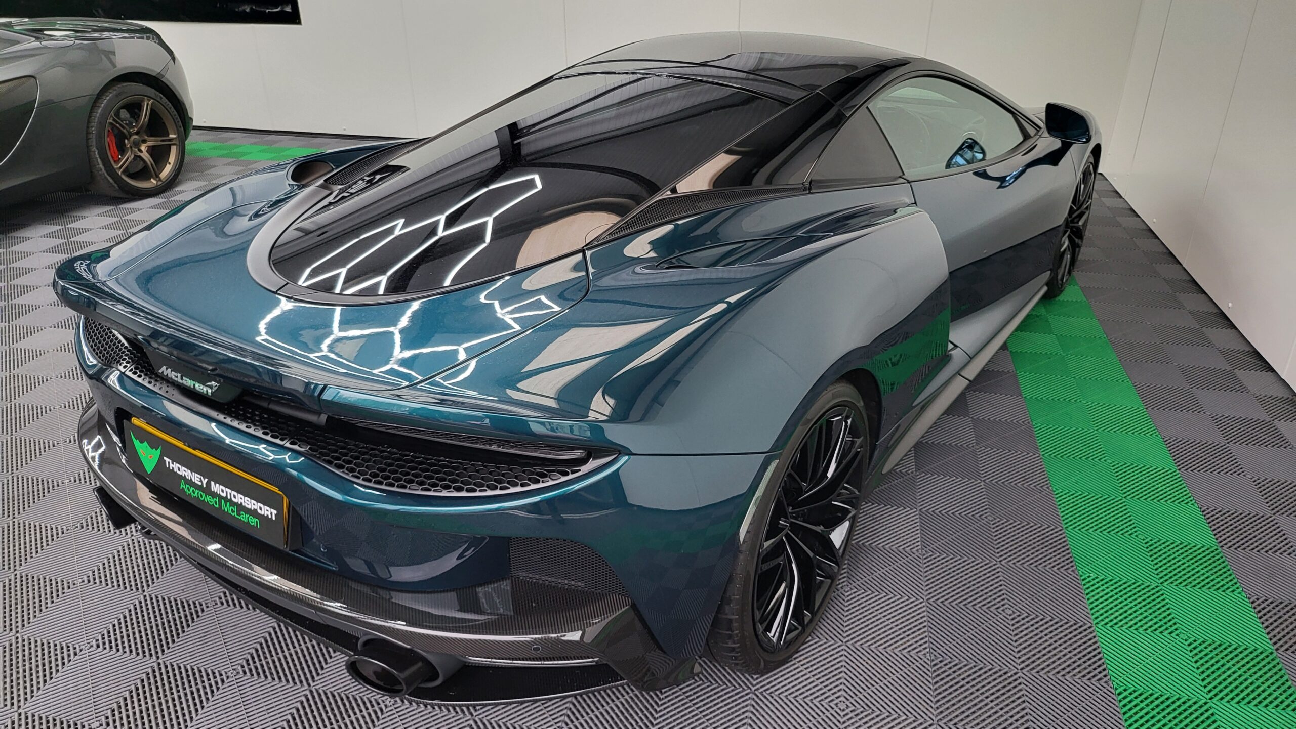 McLaren GT
