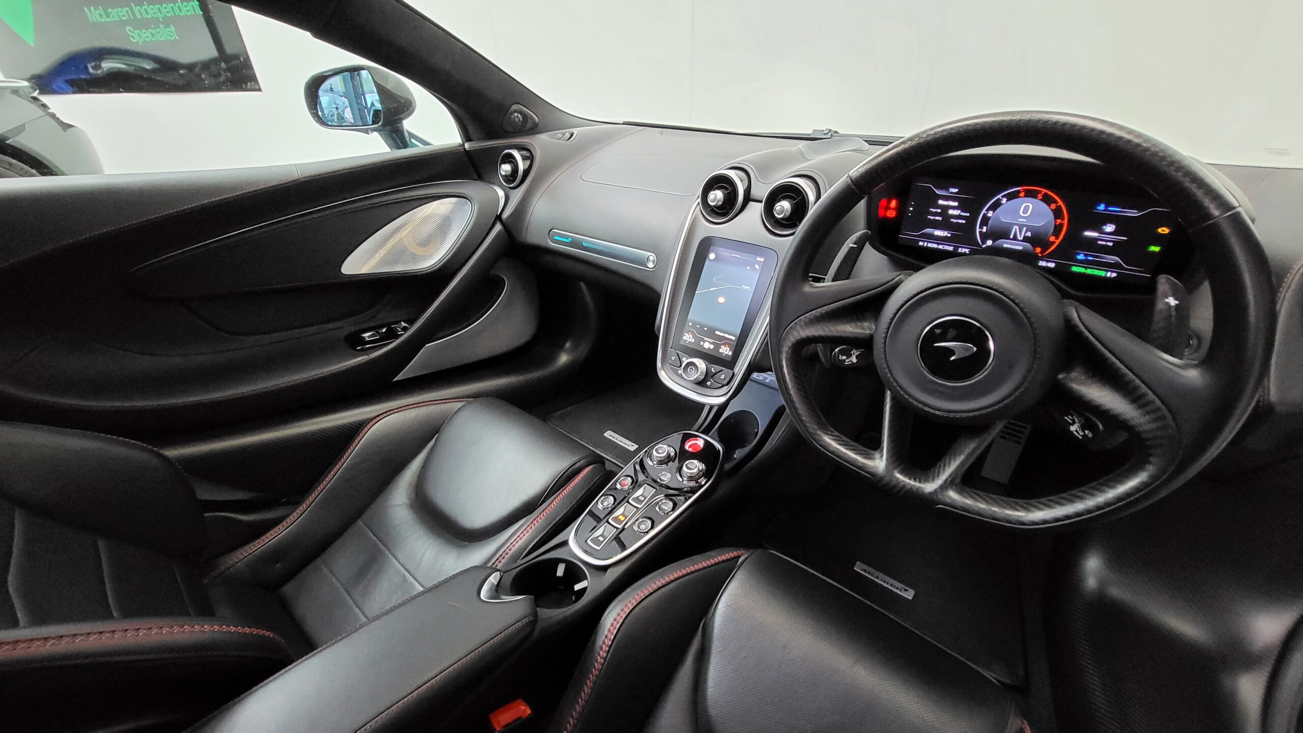 McLaren GT