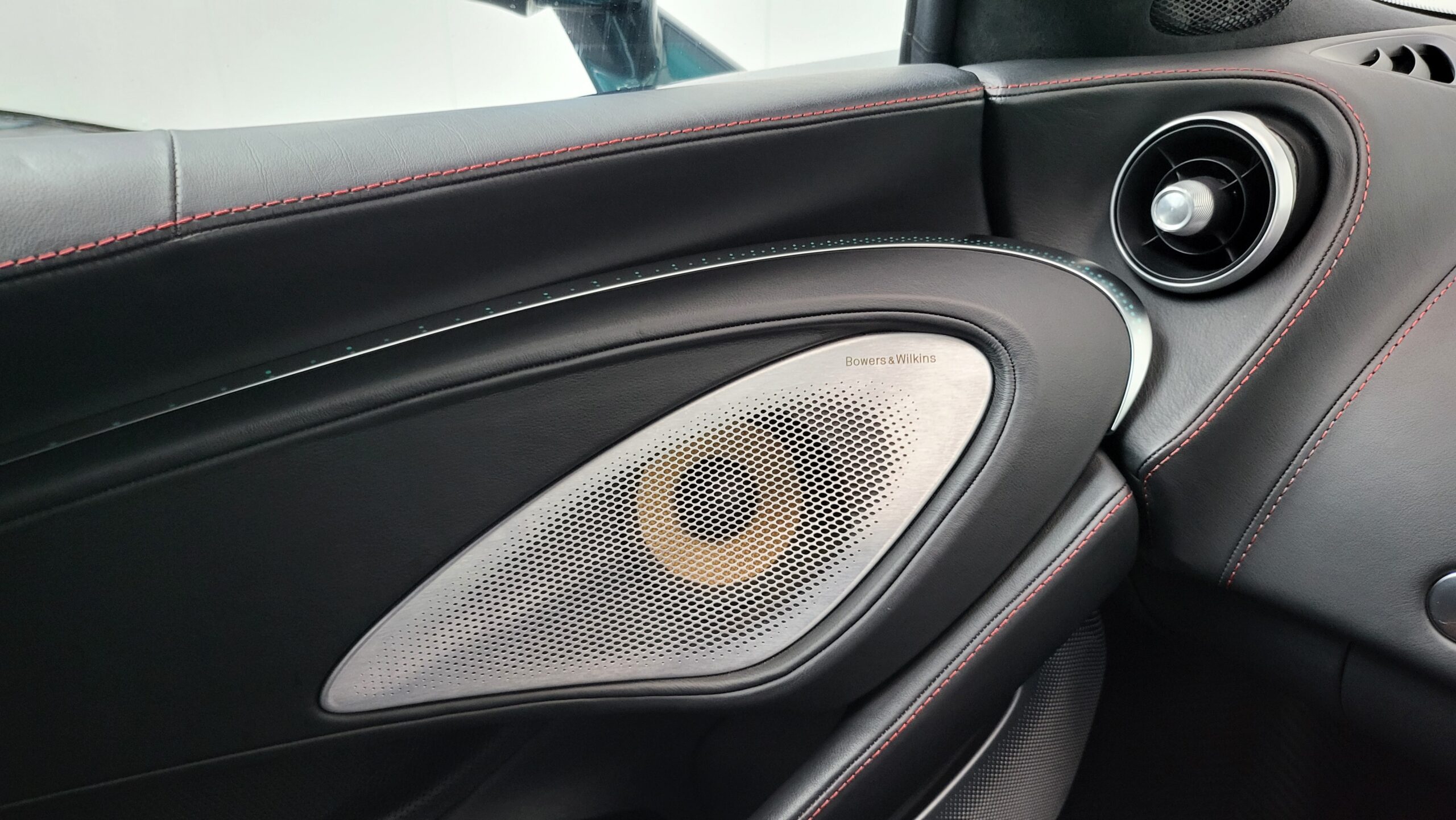 McLaren GT