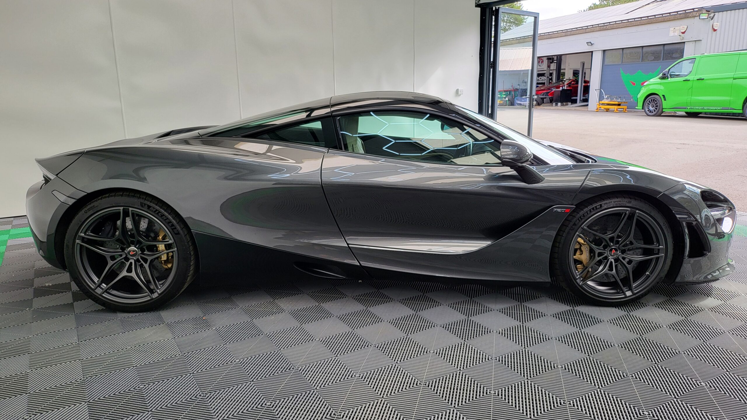 McLaren 720s Coupe SOLD