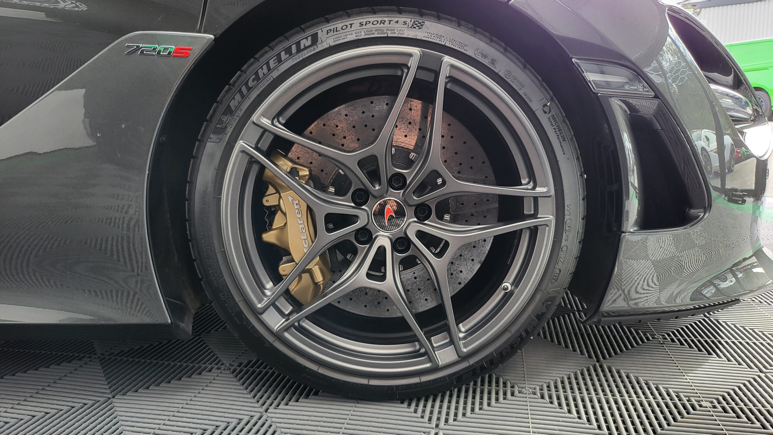 McLaren 720s Coupe SOLD