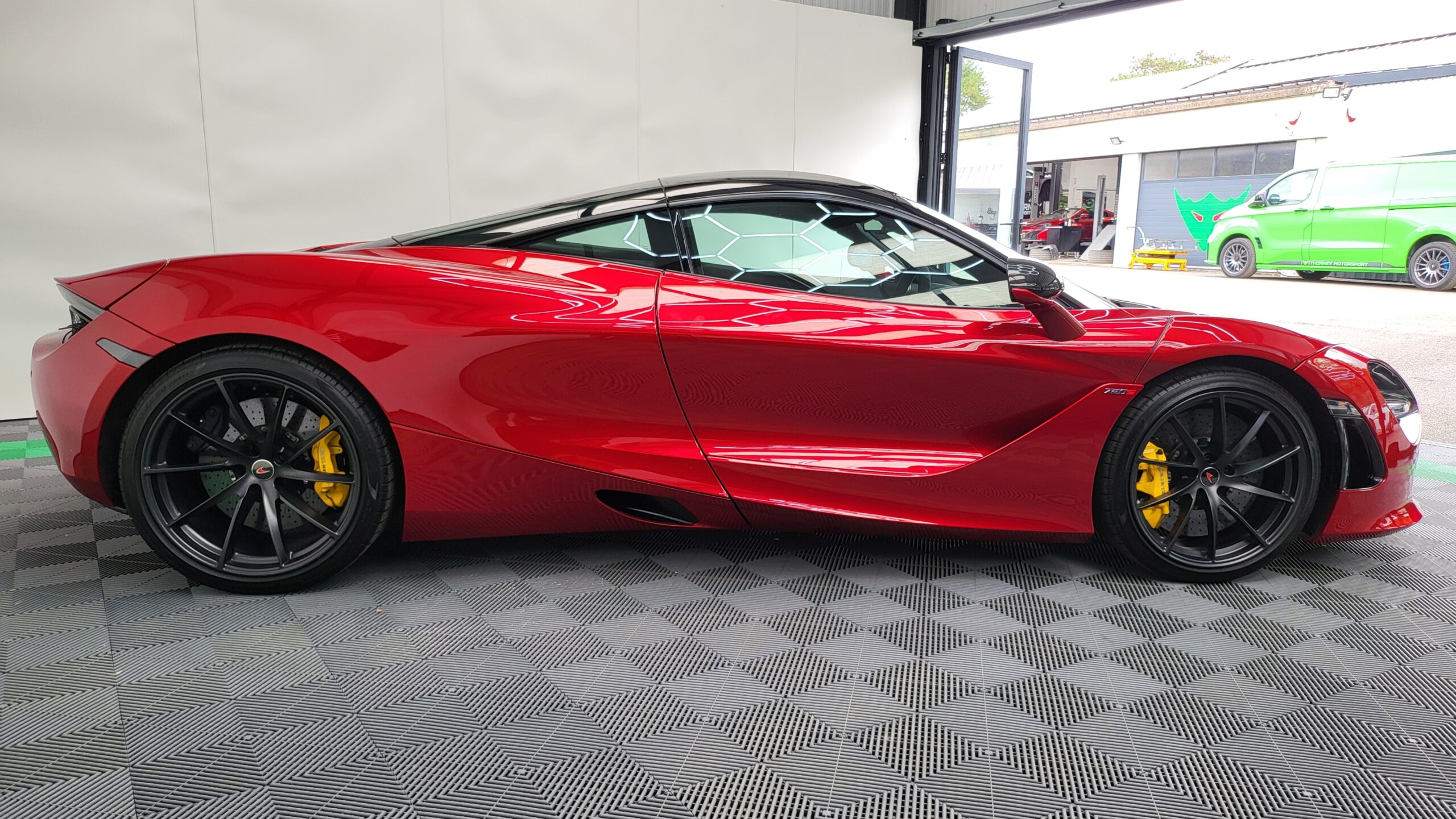 McLaren 720s Coupe SOLD
