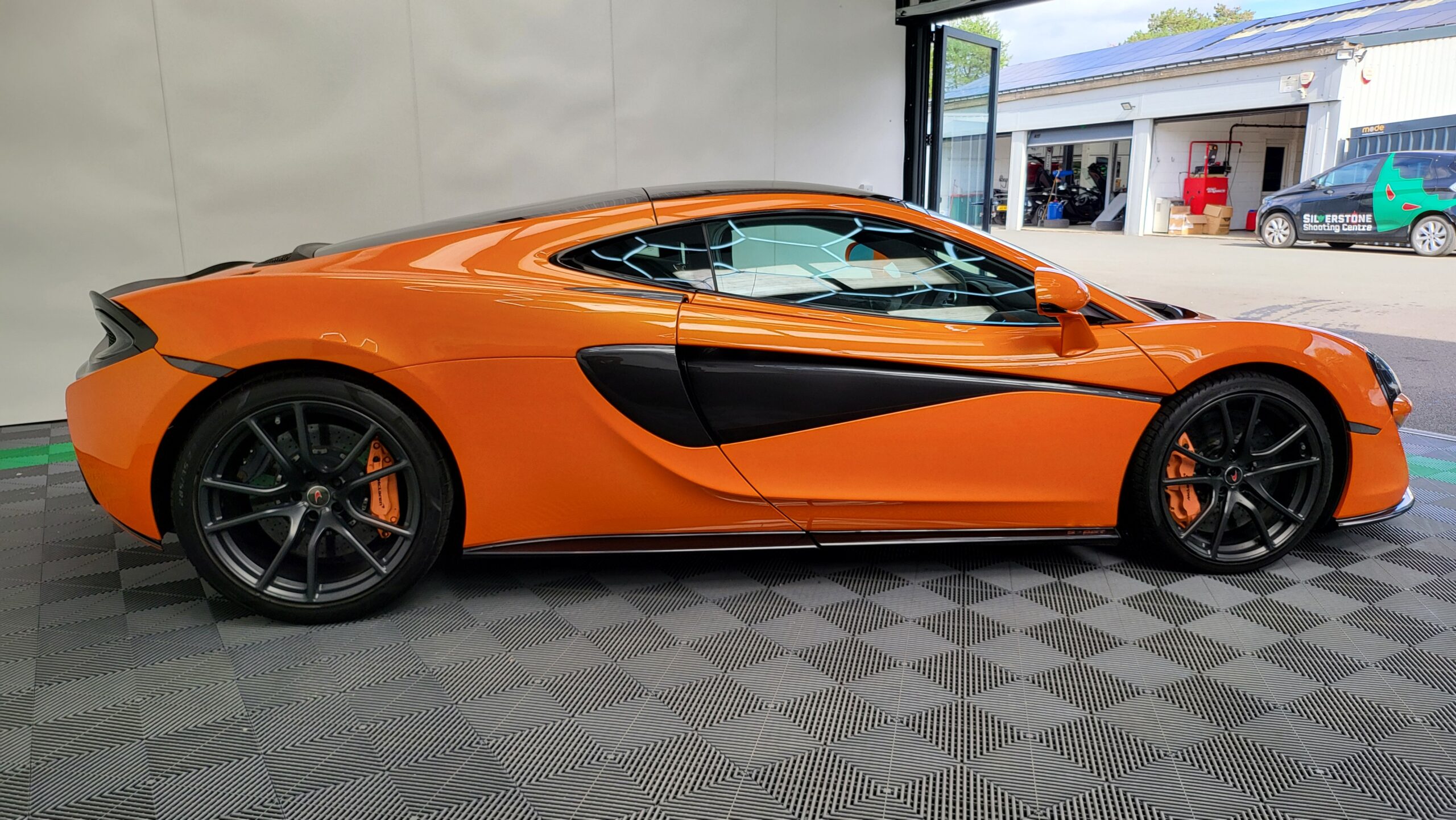 McLaren 570 GT