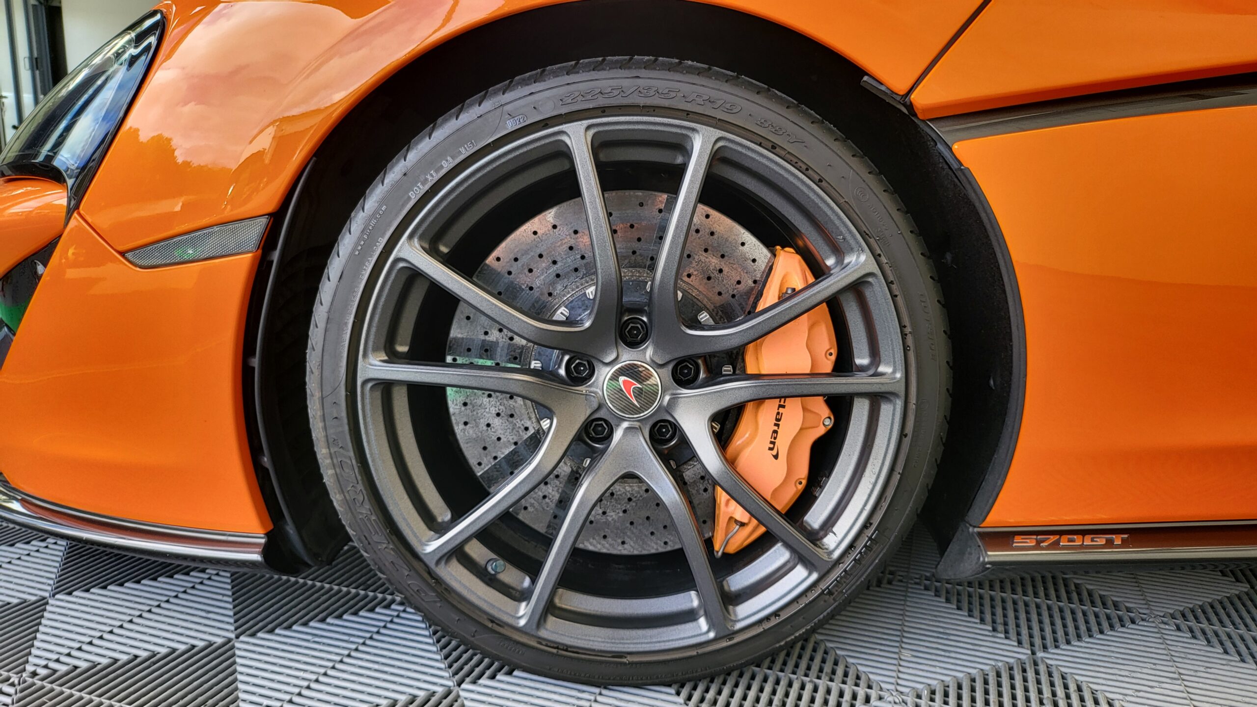 McLaren 570 GT