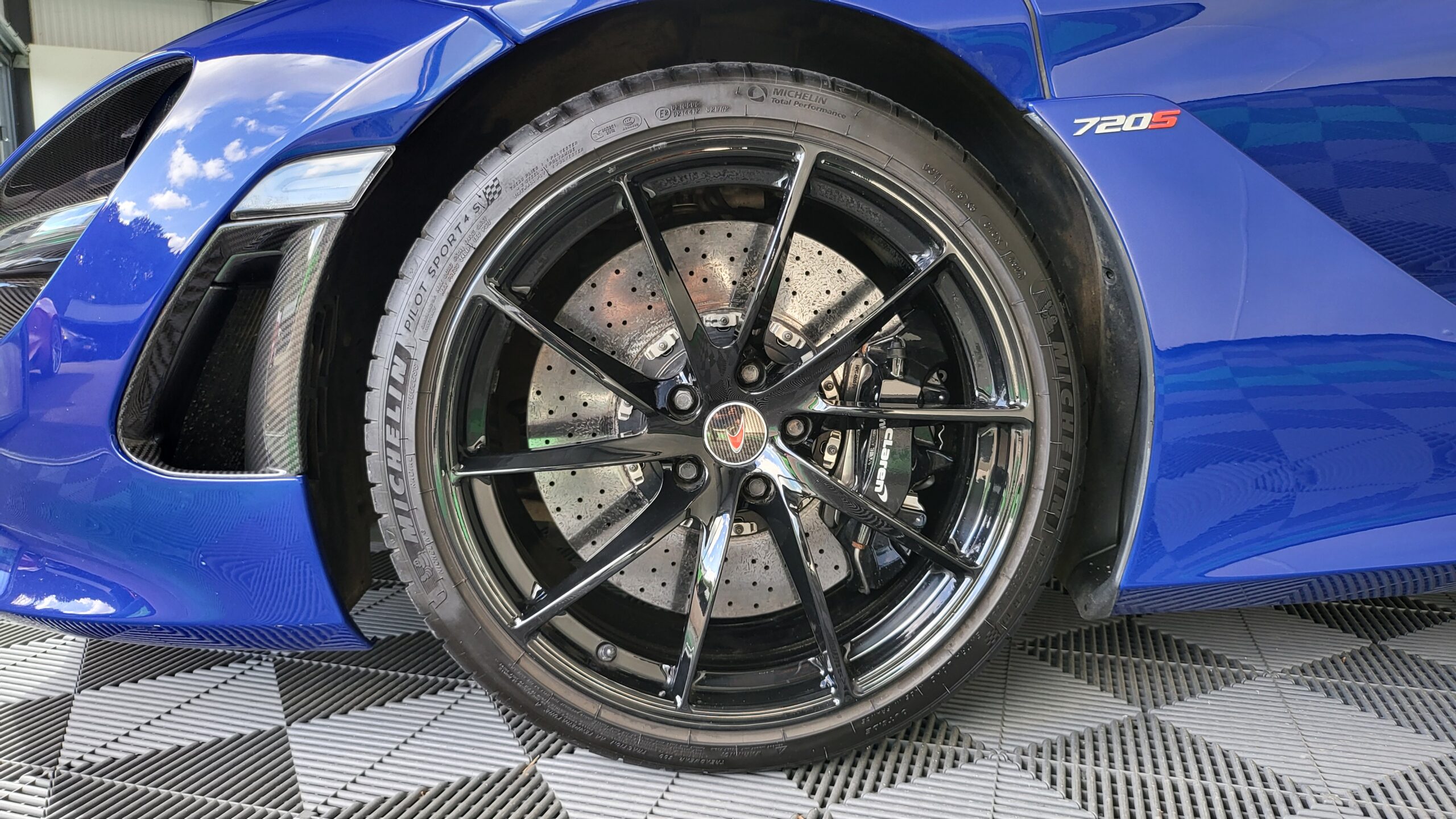 McLaren 720s Coupe SOLD
