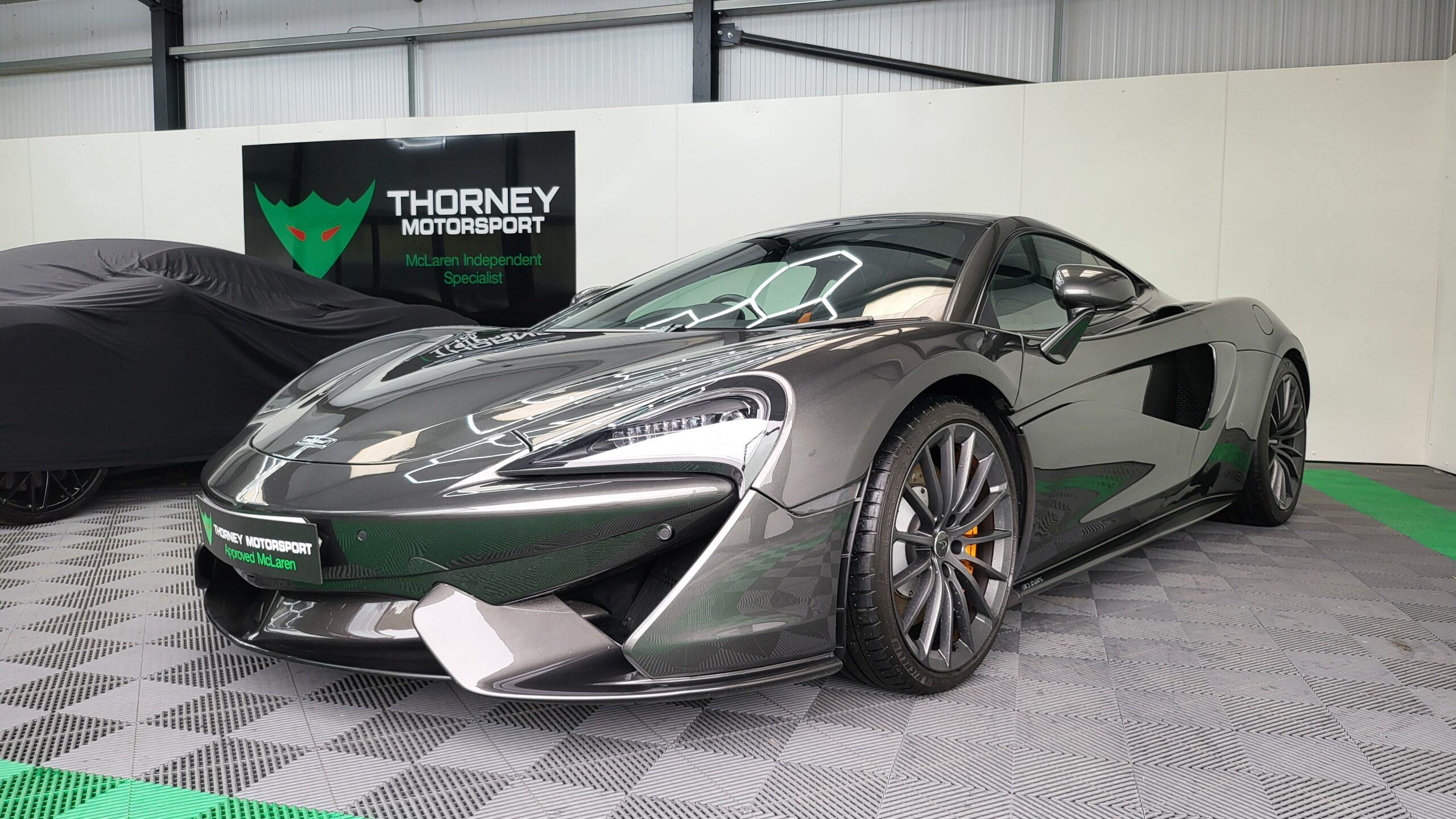 McLaren 570GT