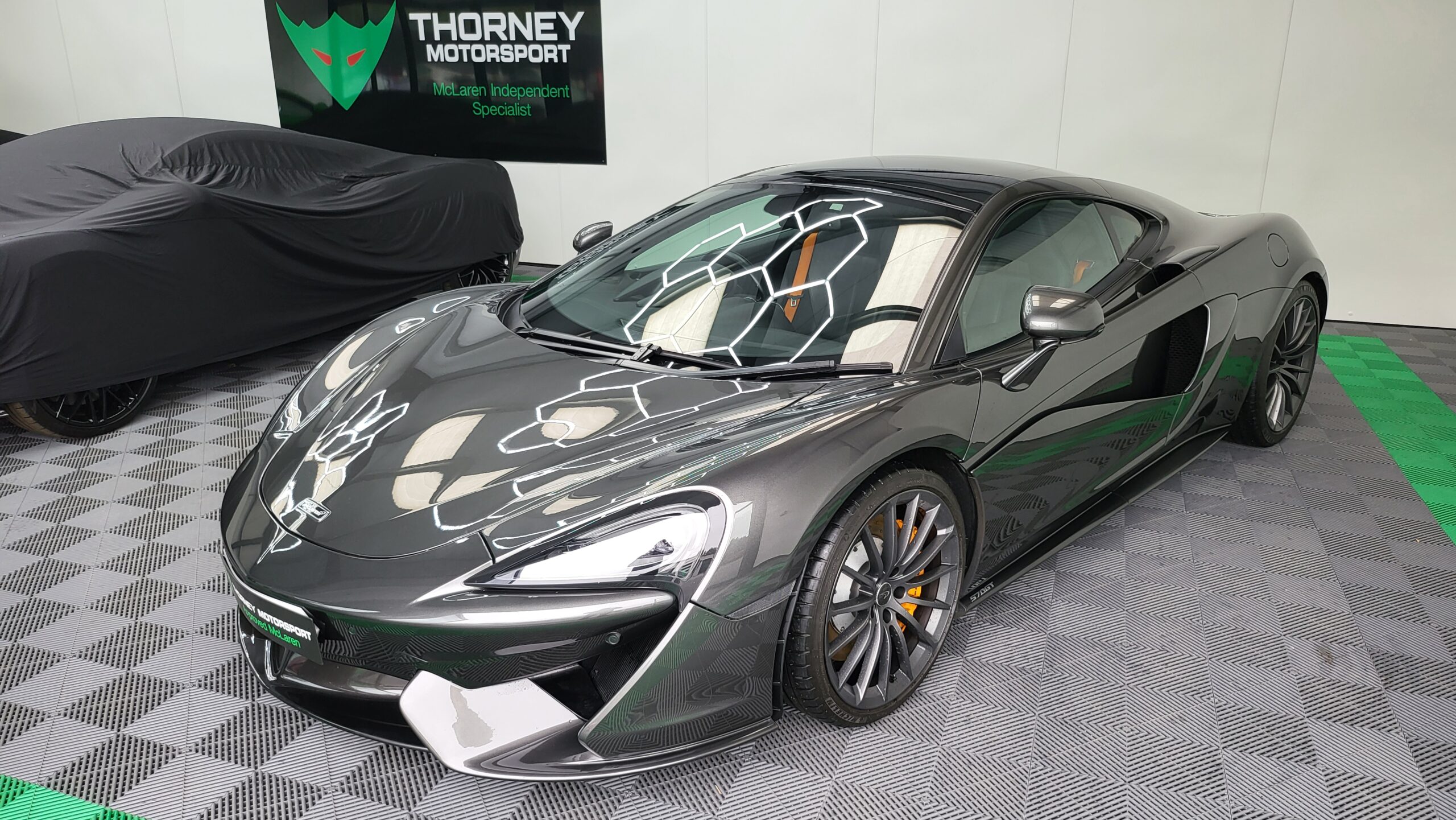McLaren 570GT