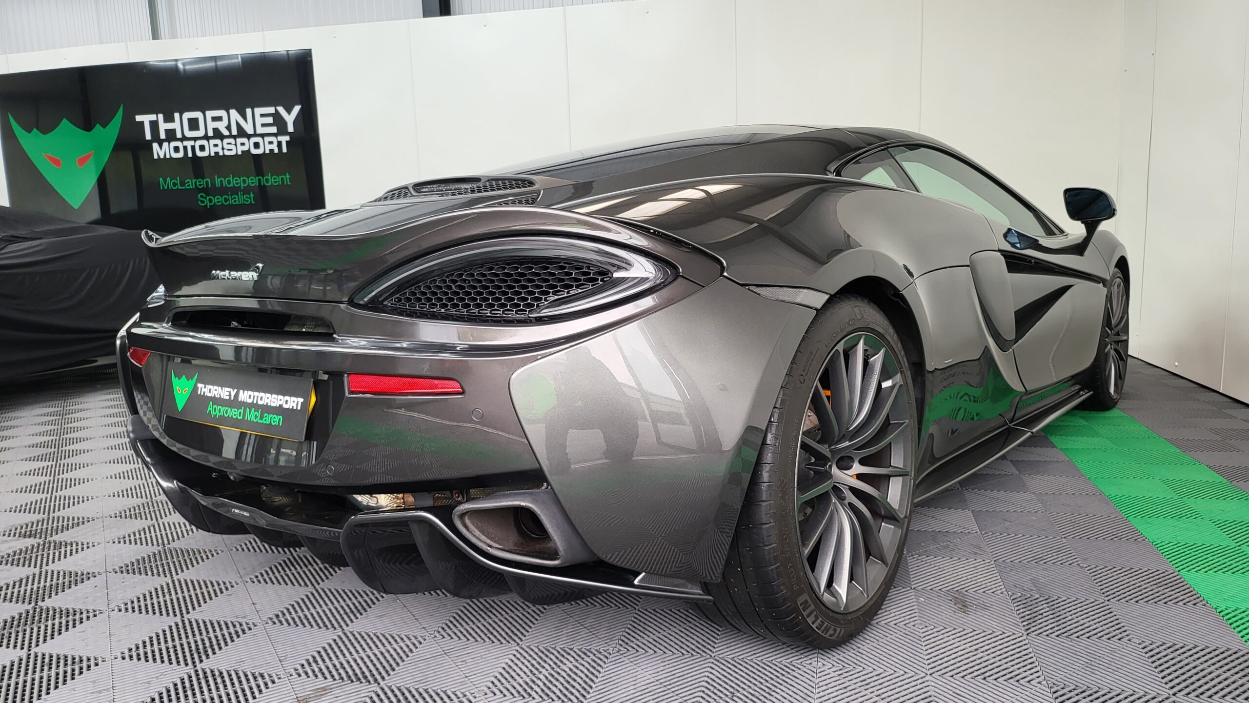 McLaren 570GT