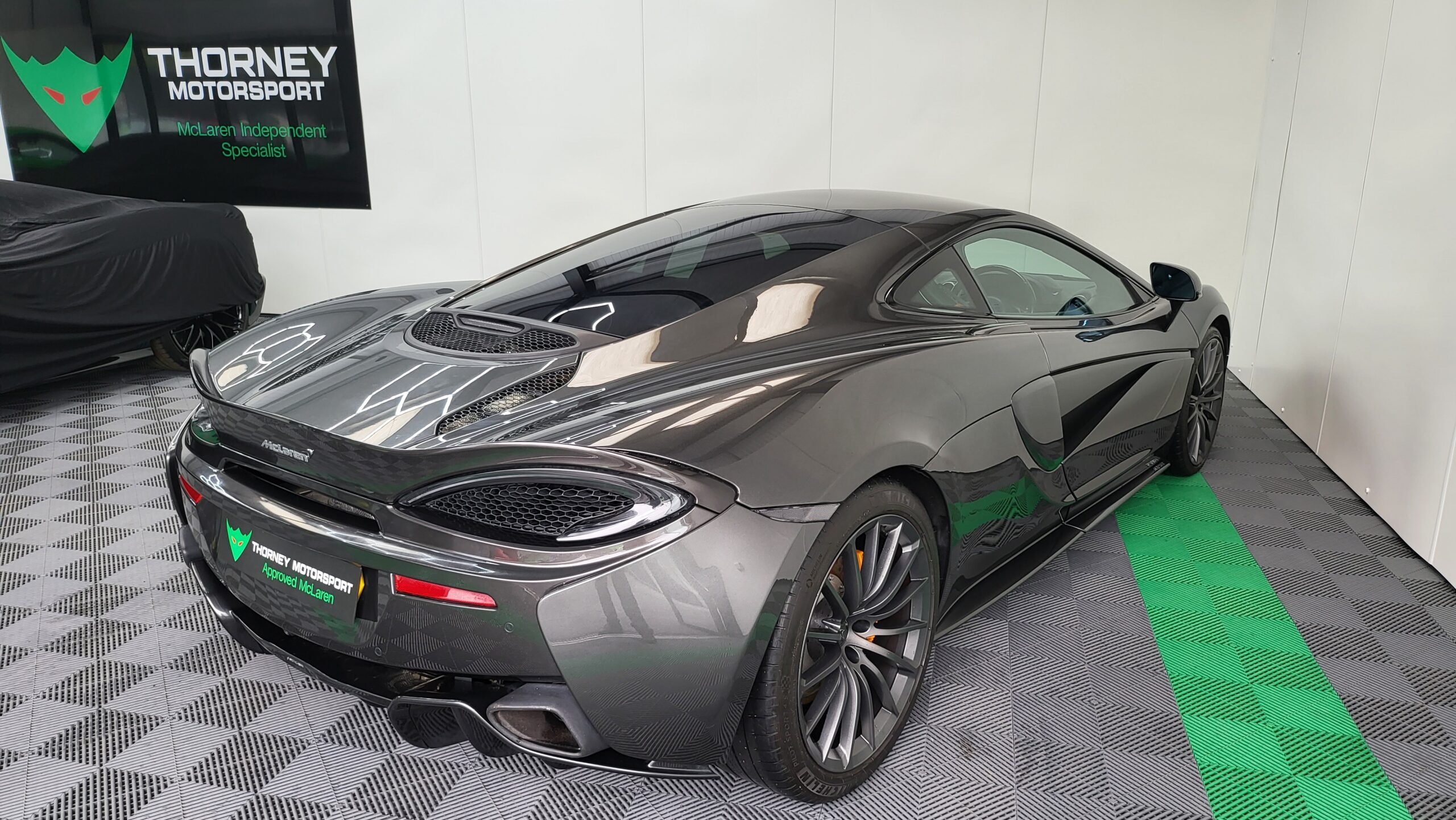 McLaren 570GT